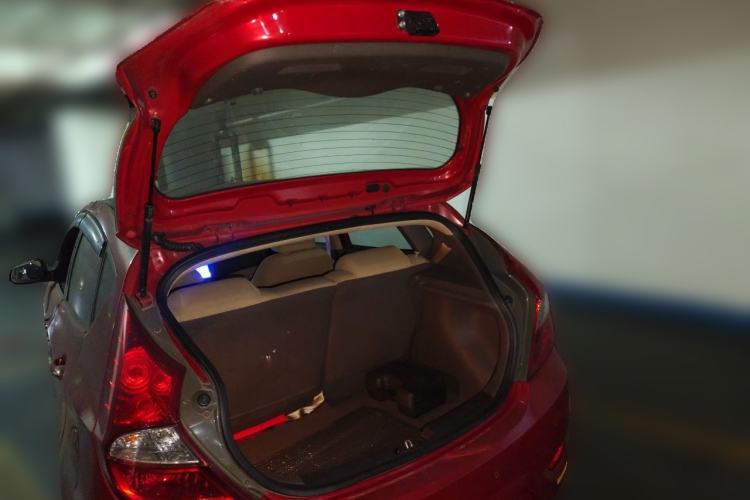 Used Hyundai Verna (older generation) 2011 Hatchback 1.4L Automatic Fashion GT Trunk