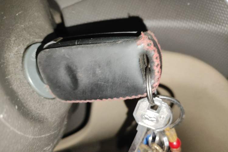 Used Hyundai Verna (older generation) 2011 Hatchback 1.4L Automatic Comfort Model GS Vehicle Key