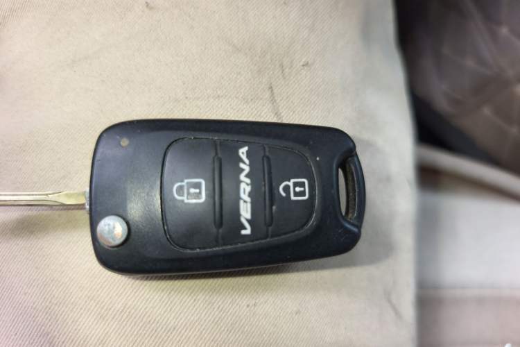 Used Hyundai Verna (older generation) 2011 Hatchback 1.4L Manual Comfort Model GS Vehicle Key