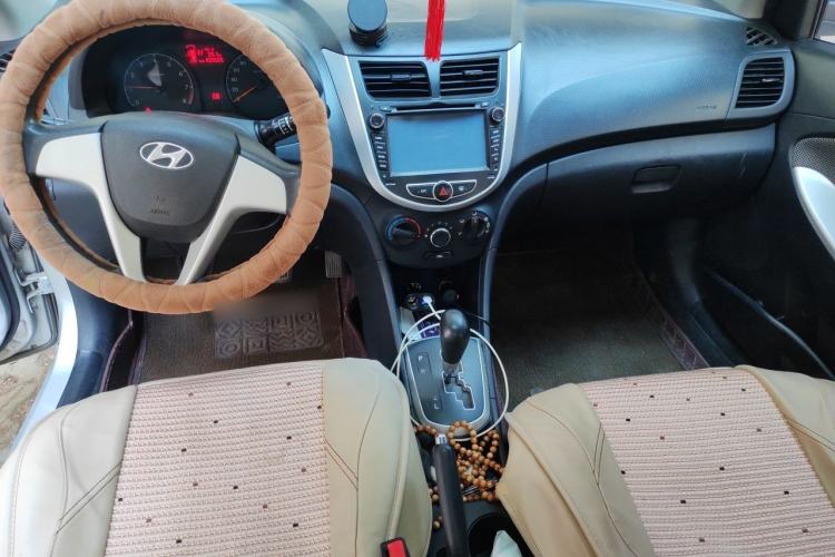 Used Hyundai Verna (older generation) 2011 Hatchback 1.4L Automatic Comfort Model GS Center Console