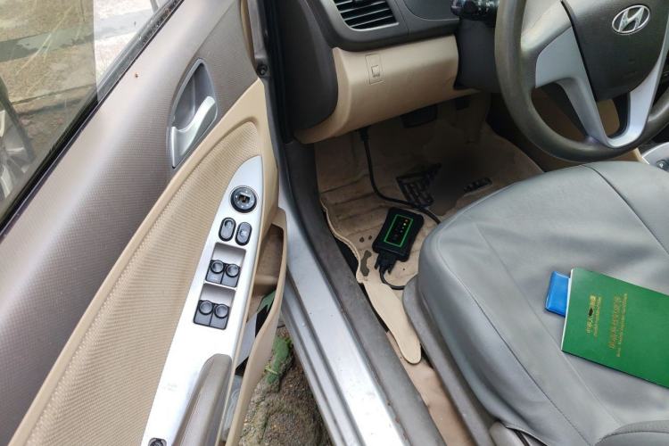 Used Hyundai Verna (older generation) 2011 Hatchback 1.4L Automatic Comfort Model GS Driver Seat