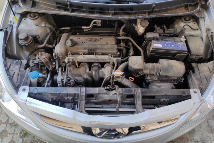 Used Hyundai Verna (older generation) 2011 Hatchback 1.4L Automatic Comfort Model GS Engine Bay