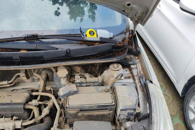 Used Hyundai Verna (older generation) 2011 Hatchback 1.4L Automatic Comfort Model GS Engine Bay Left