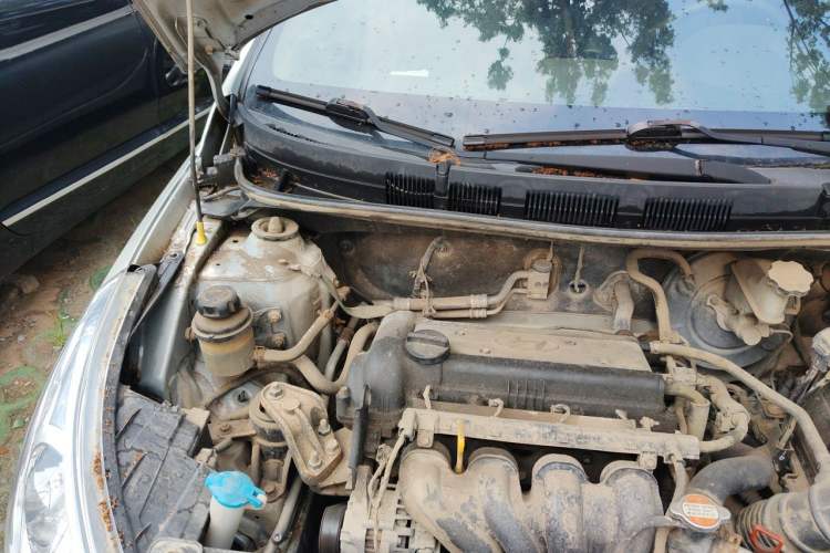 Used Hyundai Verna (older generation) 2011 Hatchback 1.4L Automatic Comfort Model GS Engine Bay Right