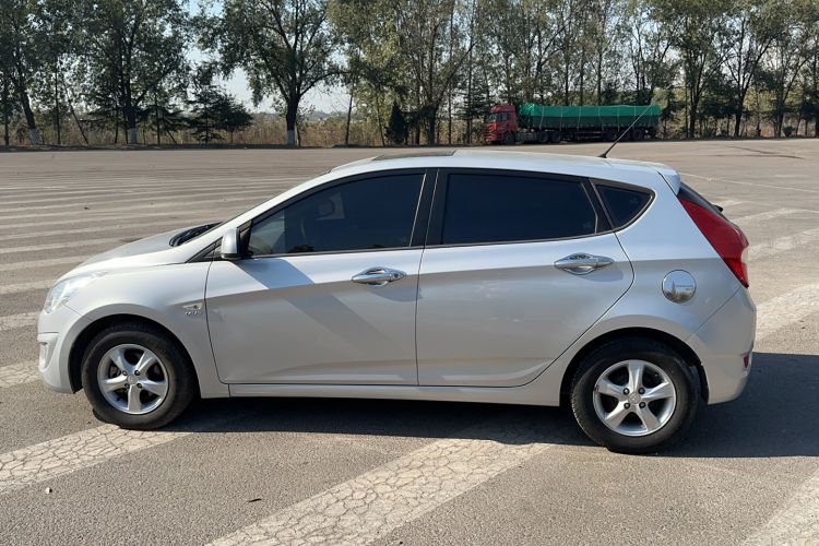 Used Hyundai Verna (older generation) 2011 Hatchback 1.4L Automatic Fashion GT Exterior 5