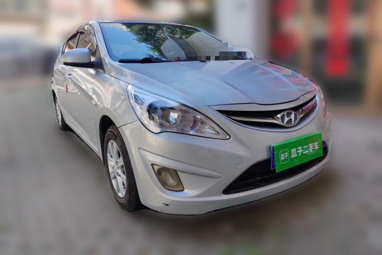Used Hyundai Verna (older generation) 2011 Hatchback 1.4L Automatic Comfort Model GS Front Right 45 Deg