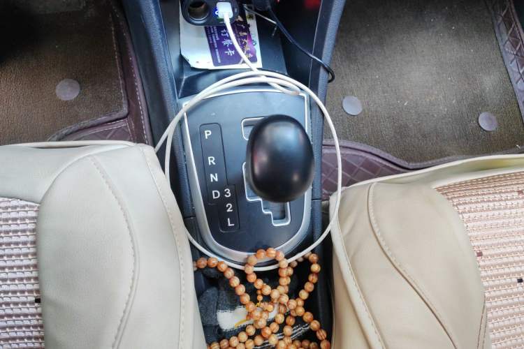Used Hyundai Verna (older generation) 2011 Hatchback 1.4L Automatic Comfort Model GS Gear Lever