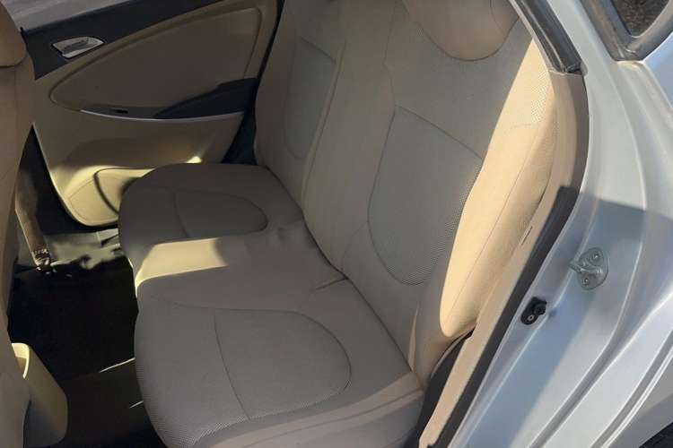 Used Hyundai Verna (older generation) 2011 Hatchback 1.4L Automatic Fashion GT Interior 1
