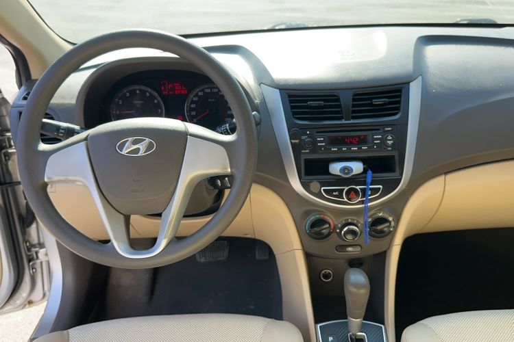 Used Hyundai Verna (older generation) 2011 Hatchback 1.4L Automatic Fashion GT Interior 3