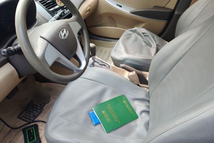 Used Hyundai Verna (older generation) 2011 Hatchback 1.4L Automatic Comfort Model GS Left Front Seat