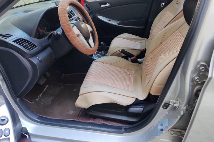 Used Hyundai Verna (older generation) 2011 Hatchback 1.4L Automatic Comfort Model GS Left Front Seat