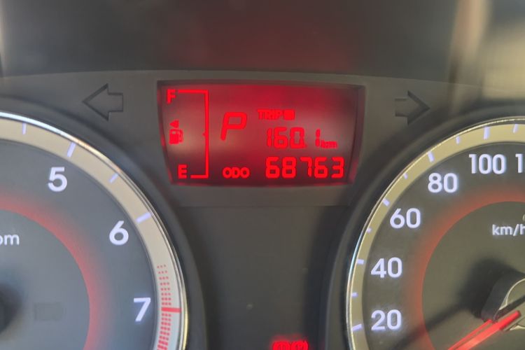 Used Hyundai Verna (older generation) 2011 Hatchback 1.4L Automatic Fashion GT Odometer Close Up