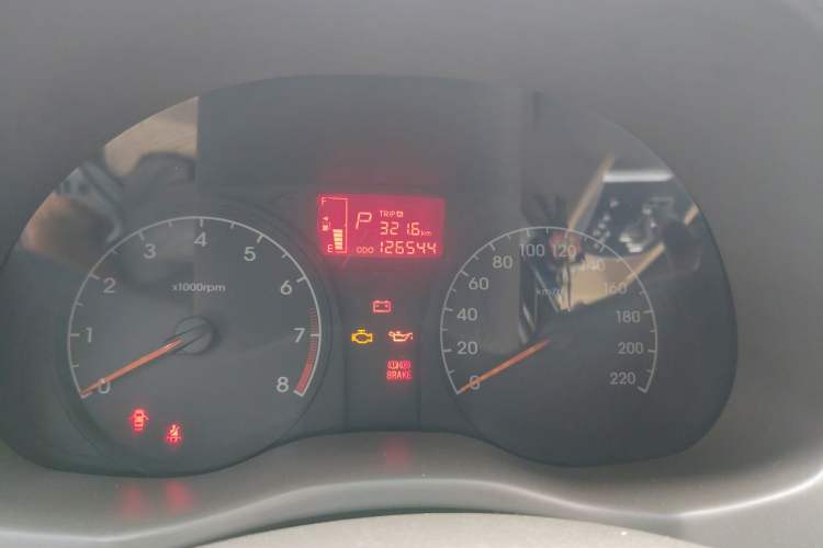 Used Hyundai Verna (older generation) 2011 Hatchback 1.4L Automatic Comfort Model GS Odometer Close Up