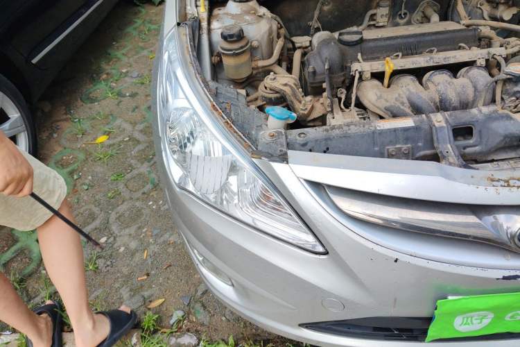 Used Hyundai Verna (older generation) 2011 Hatchback 1.4L Automatic Comfort Model GS Right Front Headlight