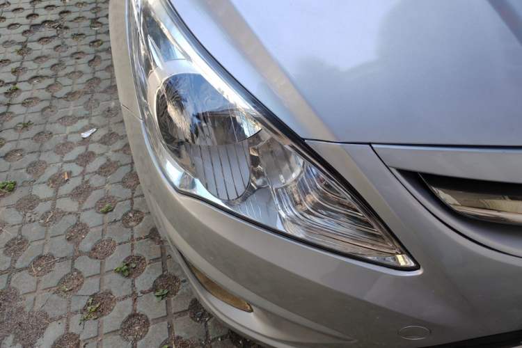 Used Hyundai Verna (older generation) 2011 Hatchback 1.4L Automatic Comfort Model GS Right Front Headlight
