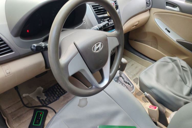 Used Hyundai Verna (older generation) 2011 Hatchback 1.4L Automatic Comfort Model GS Steering Wheel