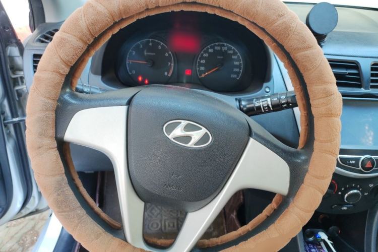 Used Hyundai Verna (older generation) 2011 Hatchback 1.4L Automatic Comfort Model GS Steering Wheel