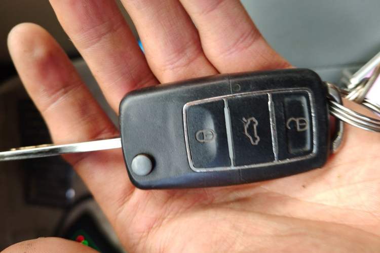 Used Hyundai Verna (older generation) 2011 Hatchback 1.4L Automatic Comfort Model GS Vehicle Key