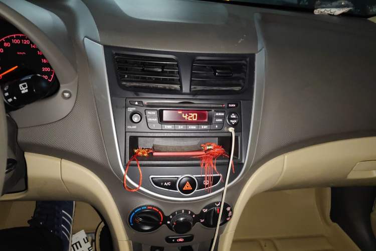 Used Hyundai Verna (older generation) 2011 Hatchback 1.4L Automatic Comfort Model GS Audio And AC Panel