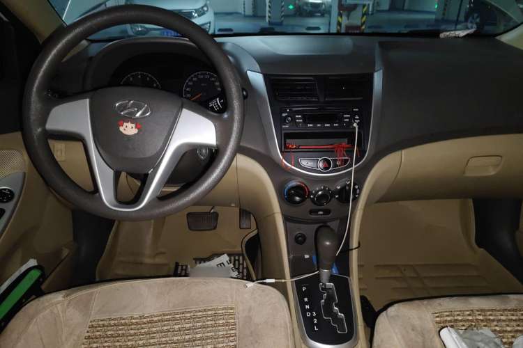 Used Hyundai Verna (older generation) 2011 Hatchback 1.4L Automatic Comfort Model GS Center Console
