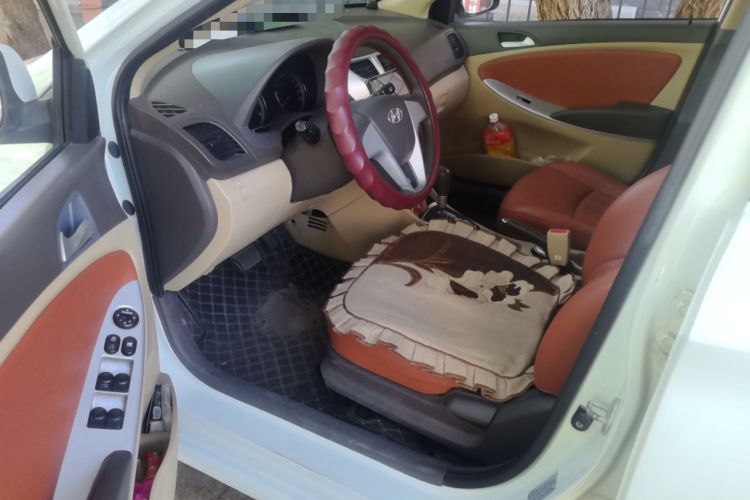 Used Hyundai Verna (older generation) 2011 Hatchback 1.4L Automatic Fashion GT Driver Seat