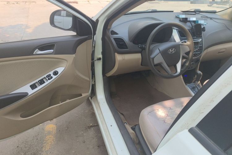 Used Hyundai Verna (older generation) 2011 Hatchback 1.4L Automatic Comfort Model GS Driver Seat