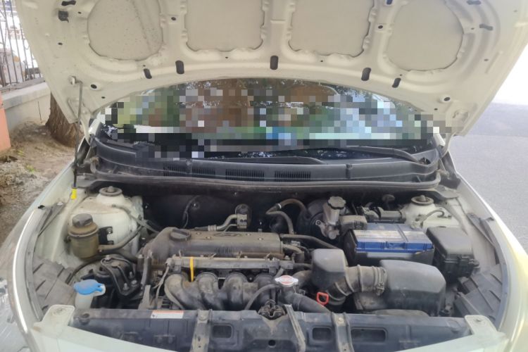 Used Hyundai Verna (older generation) 2011 Hatchback 1.4L Automatic Fashion GT Engine Bay