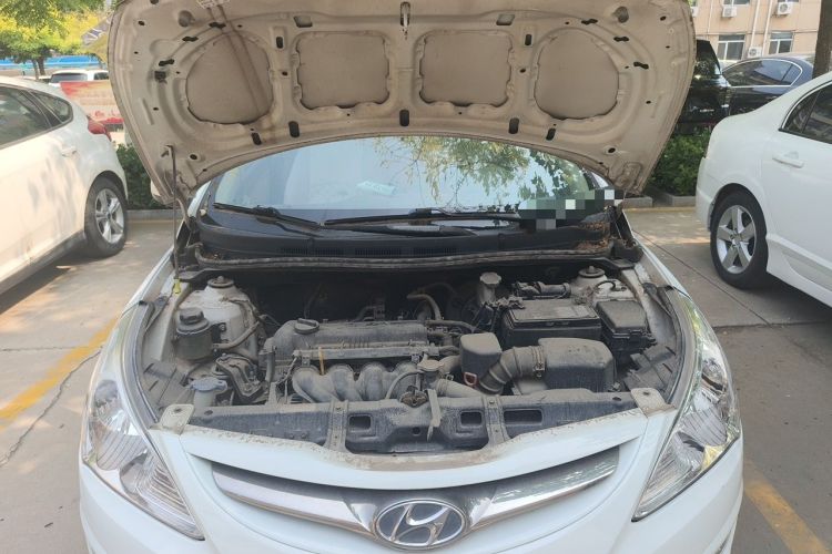 Used Hyundai Verna (older generation) 2011 Hatchback 1.4L Automatic Comfort Model GS Engine Bay