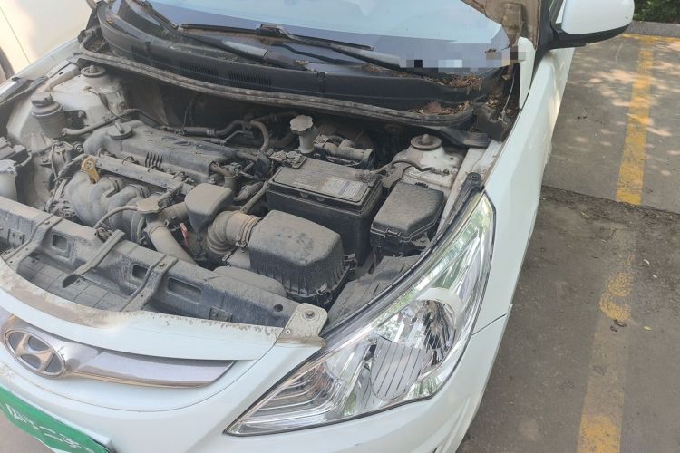 Used Hyundai Verna (older generation) 2011 Hatchback 1.4L Automatic Comfort Model GS Engine Bay Left