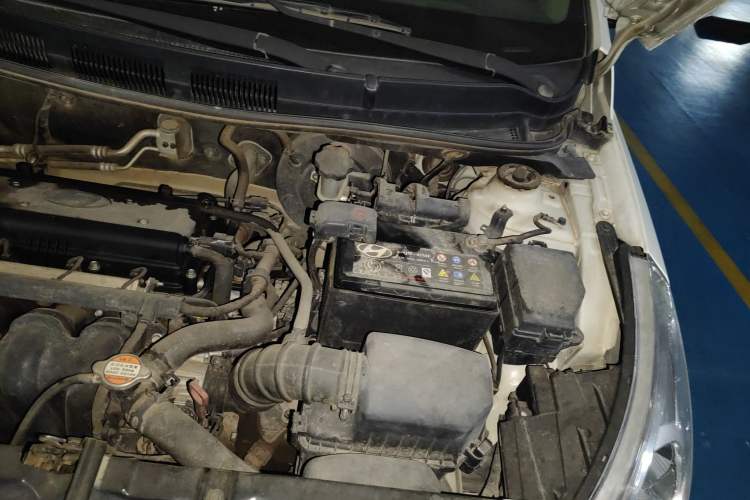 Used Hyundai Verna (older generation) 2011 Hatchback 1.4L Automatic Comfort Model GS Engine Bay Left