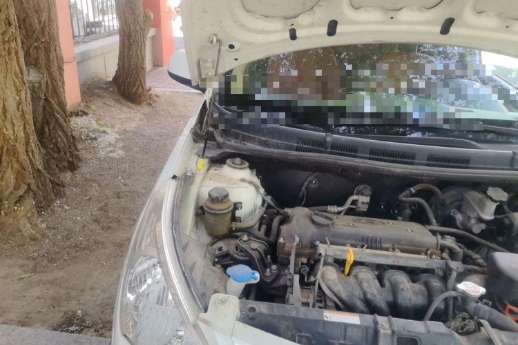 Used Hyundai Verna (older generation) 2011 Hatchback 1.4L Automatic Fashion GT Engine Bay Right