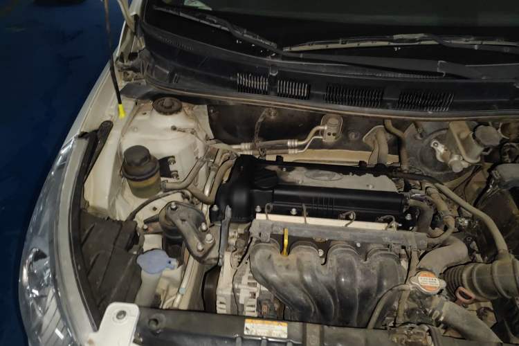 Used Hyundai Verna (older generation) 2011 Hatchback 1.4L Automatic Comfort Model GS Engine Bay Right