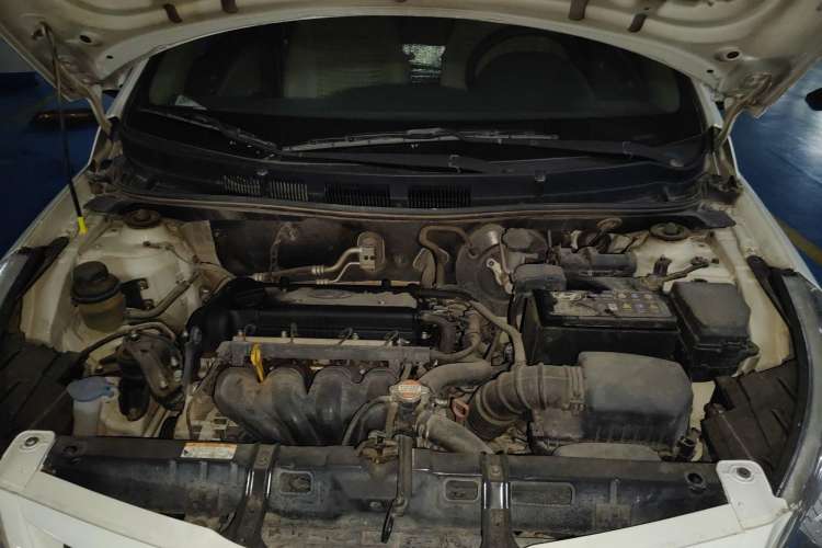 Used Hyundai Verna (older generation) 2011 Hatchback 1.4L Automatic Comfort Model GS Engine Bay