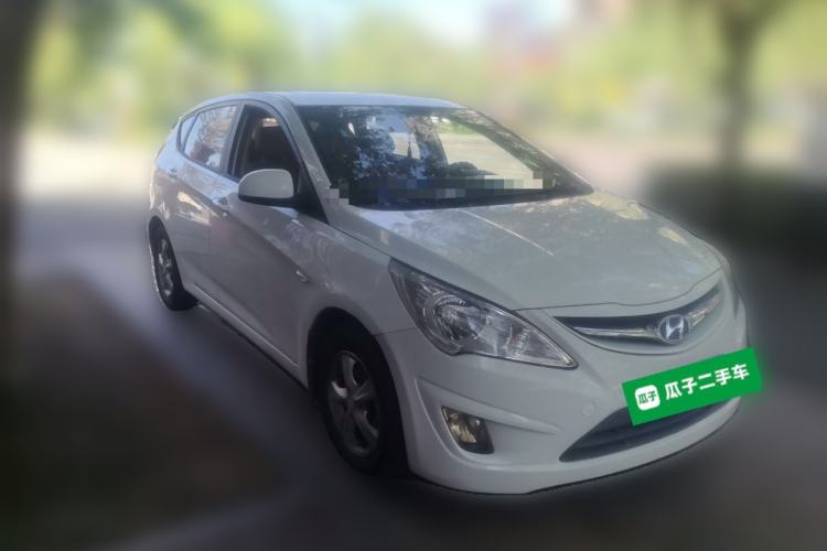 Used Hyundai Verna (older generation) 2011 Hatchback 1.4L Automatic Fashion GT Front Right 45 Deg