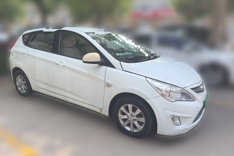Used Hyundai Verna (older generation) 2011 Hatchback 1.4L Automatic Comfort Model GS Front Right 45 Deg