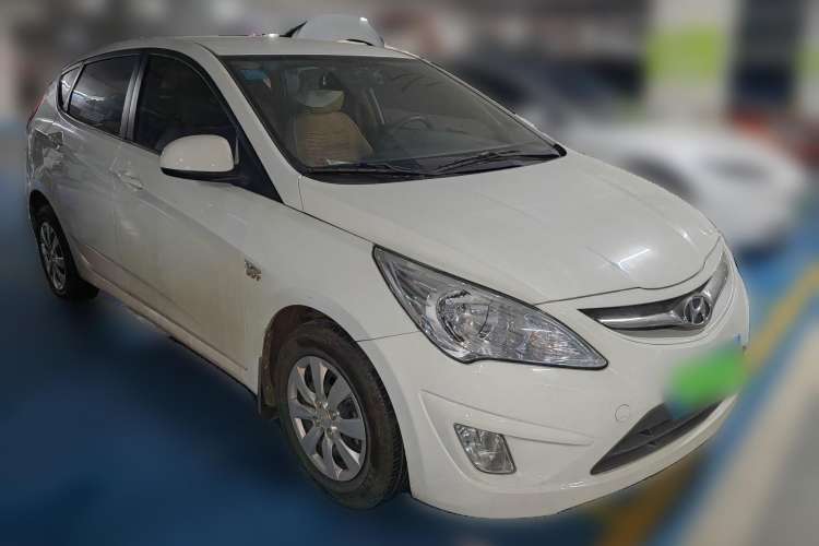 Used Hyundai Verna (older generation) 2011 Hatchback 1.4L Automatic Comfort Model GS Front Right 45 Deg