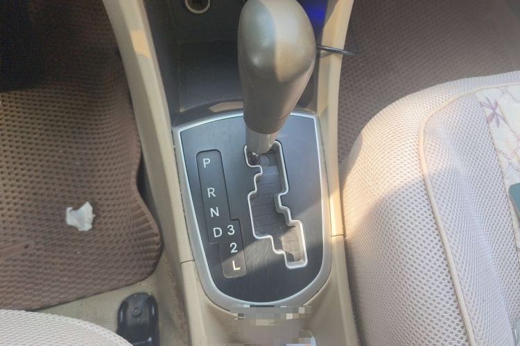 Used Hyundai Verna (older generation) 2011 Hatchback 1.4L Automatic Comfort Model GS Gear Lever