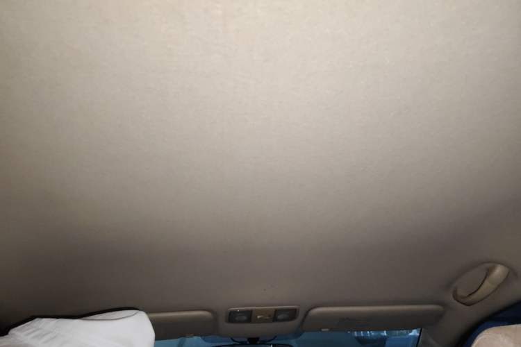 Used Hyundai Verna (older generation) 2011 Hatchback 1.4L Automatic Comfort Model GS Headliner