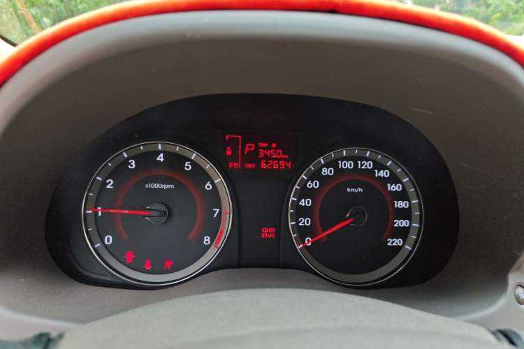 Used Hyundai Verna (older generation) 2011 Hatchback 1.4L Automatic Luxury GLS Model Instrument Cluster