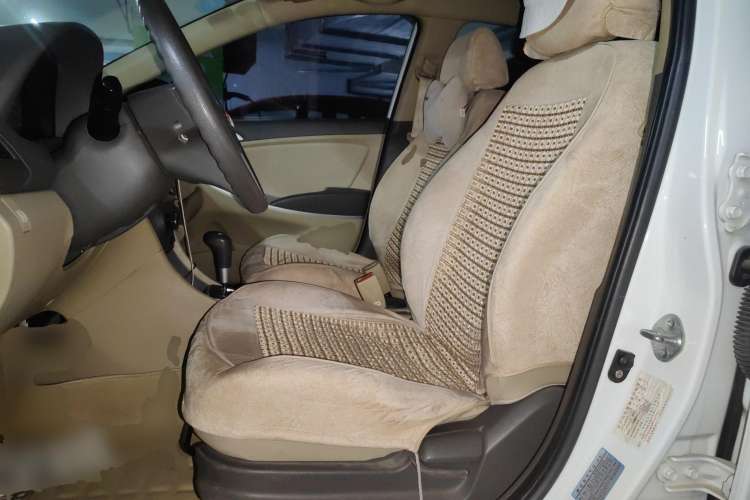 Used Hyundai Verna (older generation) 2011 Hatchback 1.4L Automatic Comfort Model GS Left Front Seat