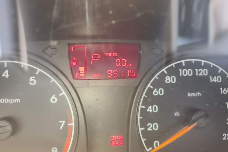 Used Hyundai Verna (older generation) 2011 Hatchback 1.4L Automatic Comfort Model GS Odometer Close Up