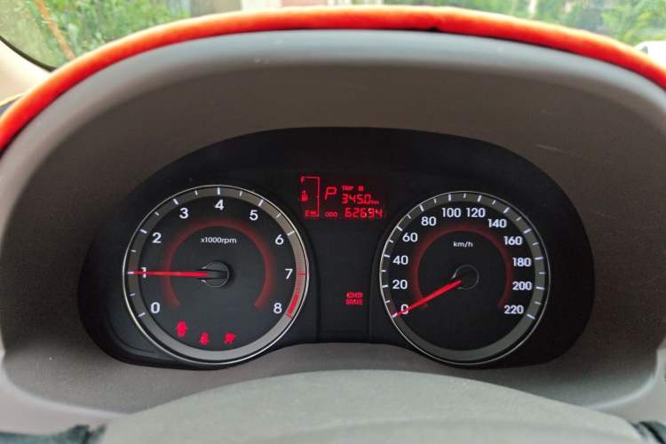 Used Hyundai Verna (older generation) 2011 Hatchback 1.4L Automatic Luxury GLS Model Odometer Close Up