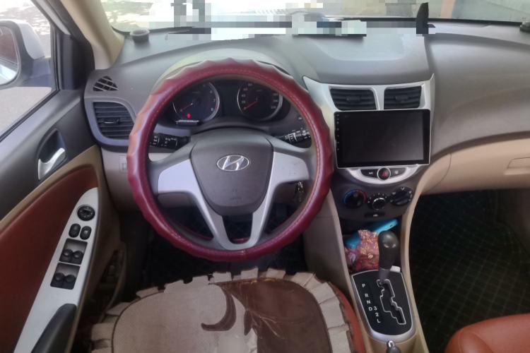 Used Hyundai Verna (older generation) 2011 Hatchback 1.4L Automatic Fashion GT Steering Wheel