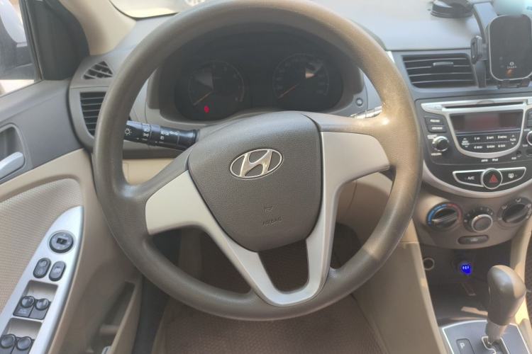 Used Hyundai Verna (older generation) 2011 Hatchback 1.4L Automatic Comfort Model GS Steering Wheel