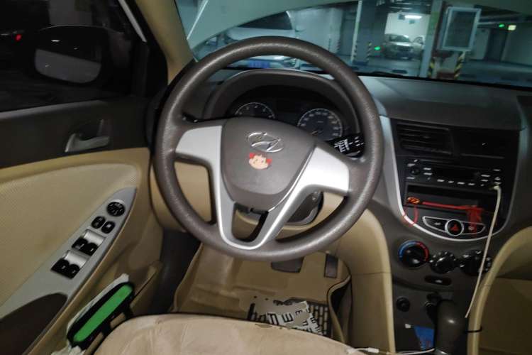 Used Hyundai Verna (older generation) 2011 Hatchback 1.4L Automatic Comfort Model GS Steering Wheel
