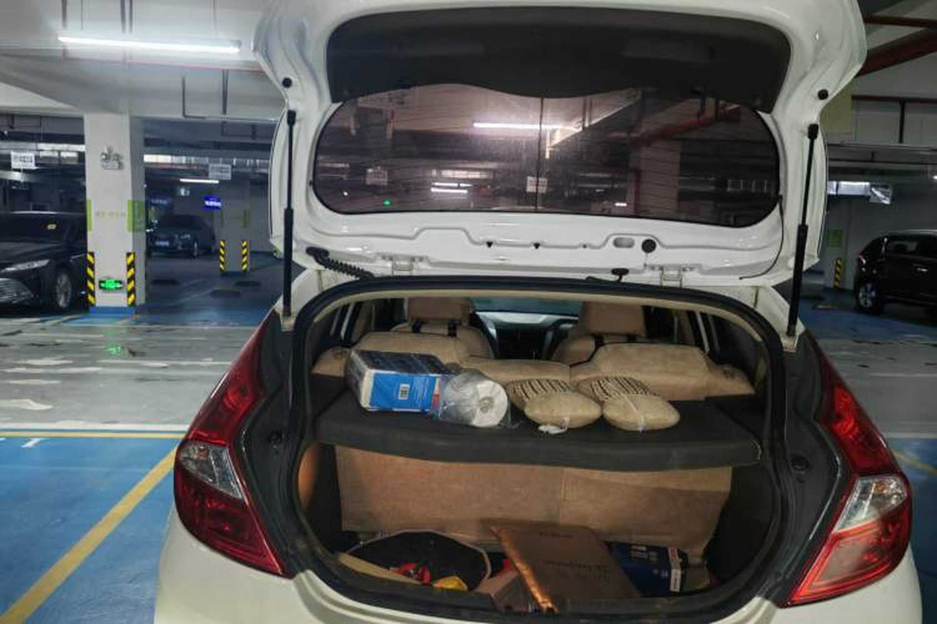 Used Hyundai Verna (older generation) 2011 Hatchback 1.4L Automatic Comfort Model GS Trunk