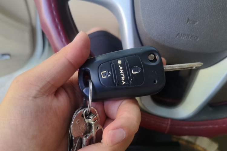 Used Hyundai Verna (older generation) 2011 Hatchback 1.4L Automatic Fashion GT Vehicle Key