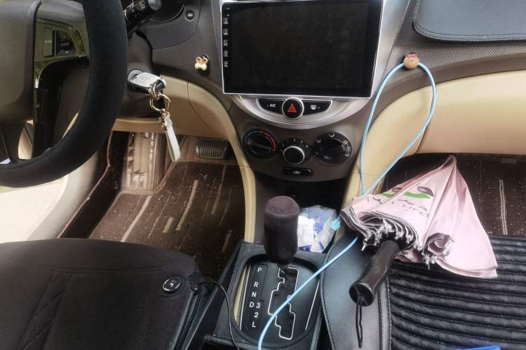 Used Hyundai Verna (older generation) 2011 Hatchback 1.4L Automatic Fashion GT Audio And AC Panel