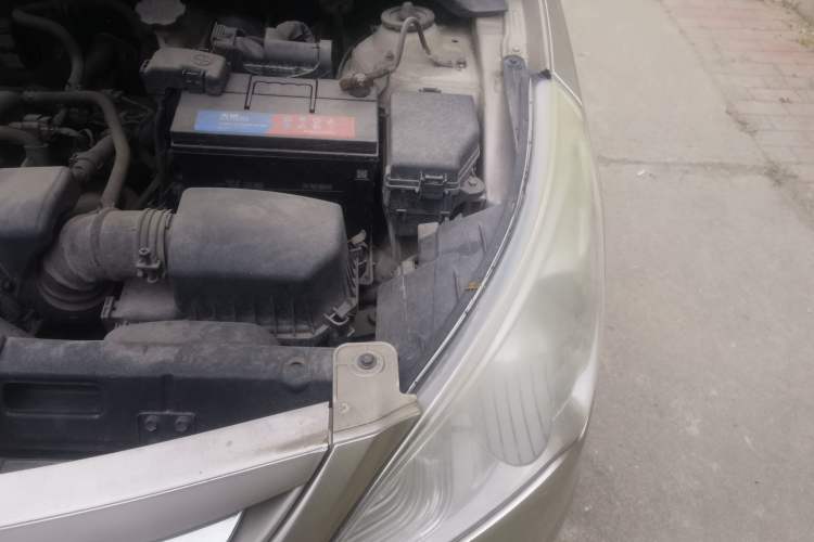 Used Hyundai Verna (older generation) 2011 Hatchback 1.4L Automatic Fashion GT Engine Bay Left