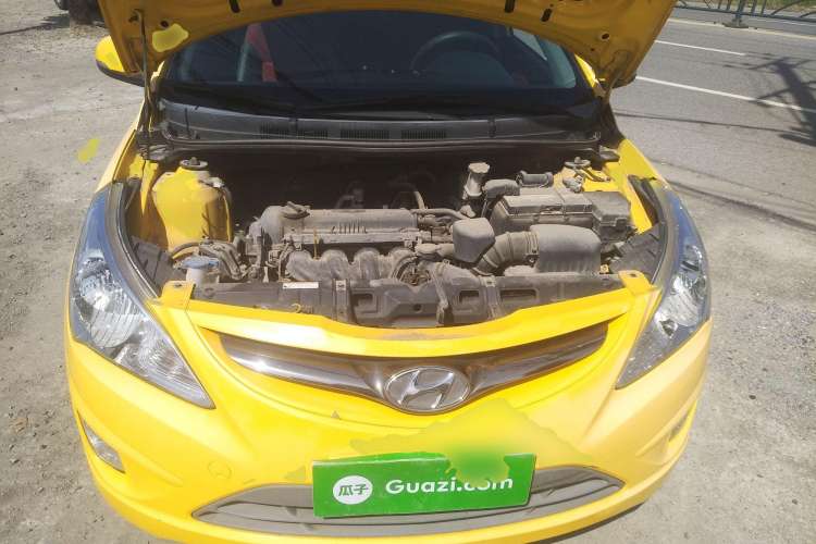 Used Hyundai Verna (older generation) 2011 Hatchback 1.4L Manual STYLE Model Engine Bay